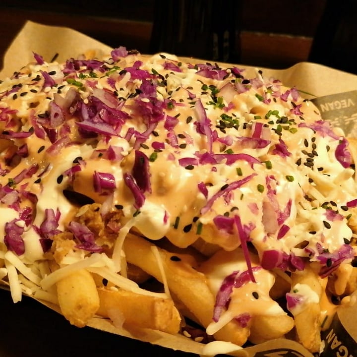 review photo of Mad Mad Vegan Supreme yaya fries shared by @cristyglez on 28 Nov 2020 - review