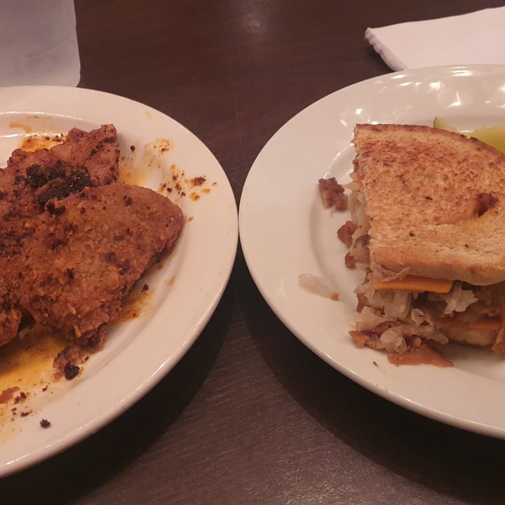 photo of The Hollow Bar + Kitchen Buffalo wings + a Rueben shared by @richmulholland on  24 Sep 2021 - review