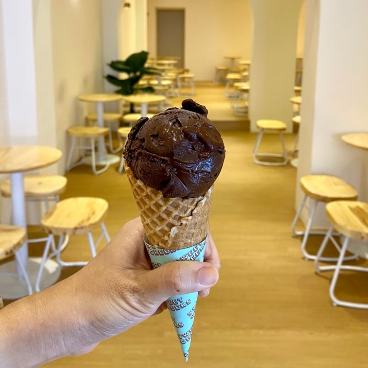 photo of Sweet Cheeks Gelato (Lavender) Fleur De Cao Dark Chocolate shared by @erialc on  12 Oct 2021 - review