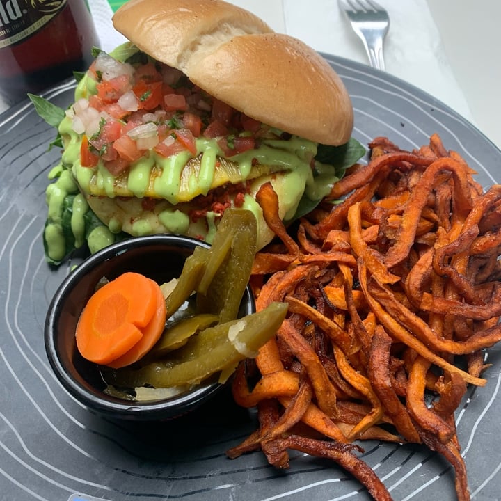 photo of Vexican Grill Beyond burger shared by @stephaniearagon on  18 Oct 2021 - review
