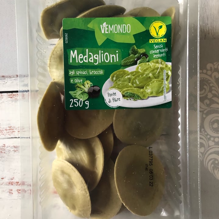 photo of Vemondo Ravioli Spinach Brocolis Olives shared by @alenonesiste on  11 Mar 2022 - review