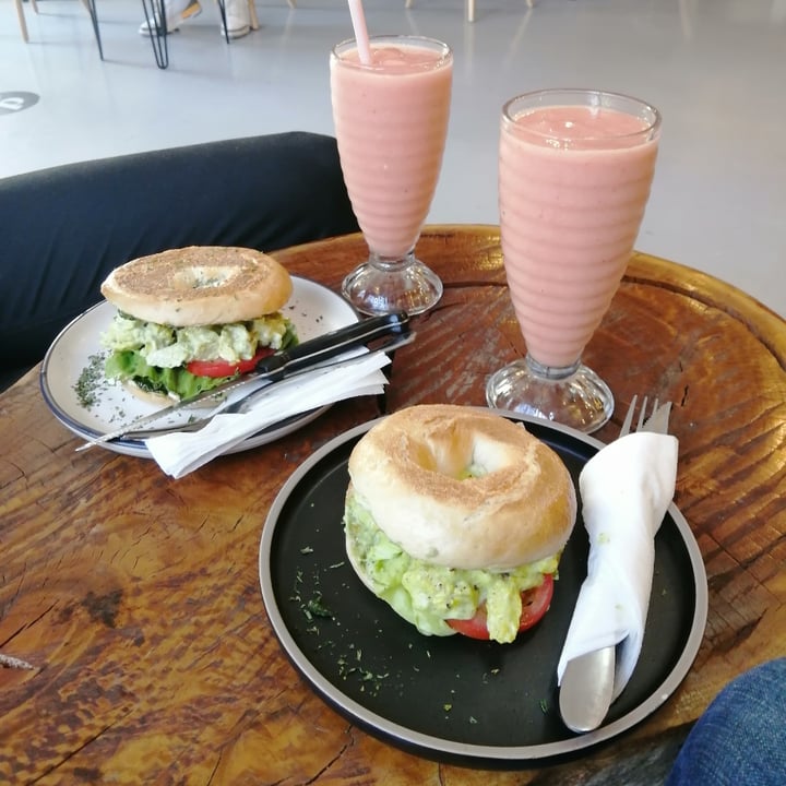 review photo of Dolce Bakery Vegan chicken pesto bagel shared by @41595335 on 02 Apr 2021 - review