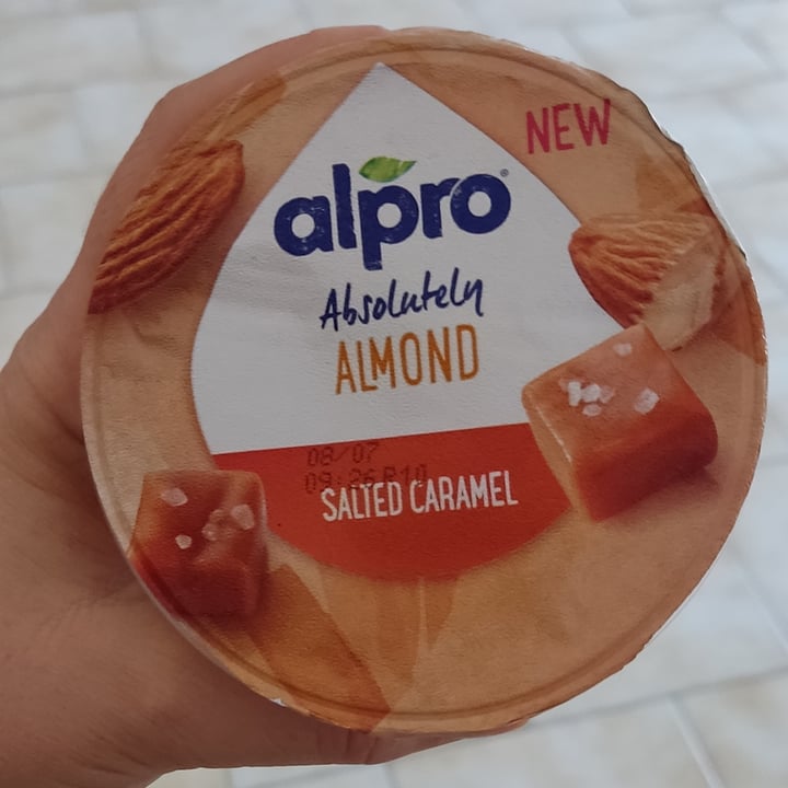 review photo of Alpro absolutely almond salted caramel shared by @fraguidetti on 13 Jun 2022 - review