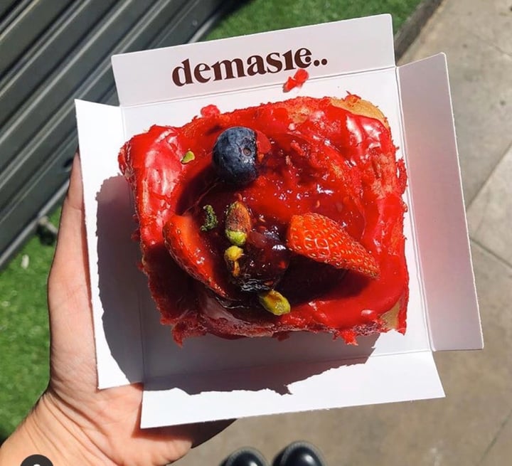 photo of Demasié Cinnamon roll red Velvet shared by @toysalem on  12 Feb 2020 - review
