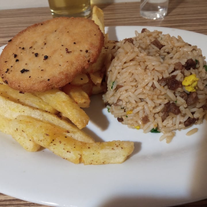 photo of Loving Hut - Golden Food Mostrito shared by @juancitovegan on  15 Dec 2021 - review