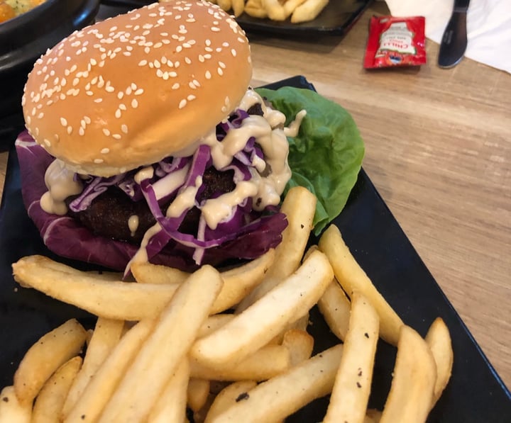 photo of GreenDot - NEX Lentil Mushroom Burger W Tahini Sauce shared by @soy-orbison on  04 Aug 2020 - review