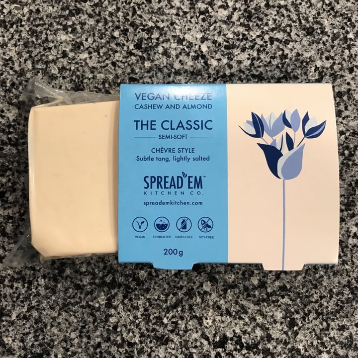 photo of Spread'Em Kitchen Vegan Cheeze Cashew and Almond - The Classic  shared by @mindyrella on  20 Oct 2020 - review