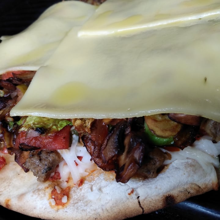 photo of Oggi Foods AMERICANA – BEYOND MEAT PIZZA shared by @chica-polemica on  14 Jan 2021 - review