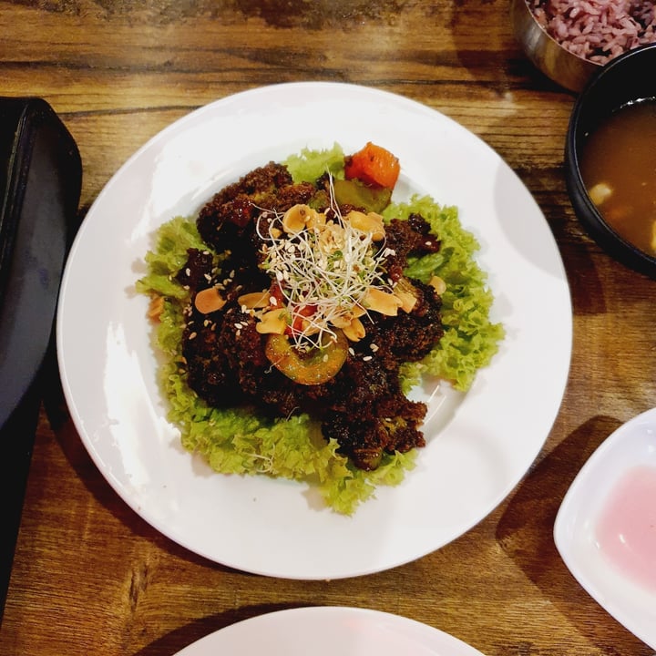 photo of Daehwa Vegetarian Yangnyeom Broccoli shared by @veggiexplorer on  03 Dec 2020 - review