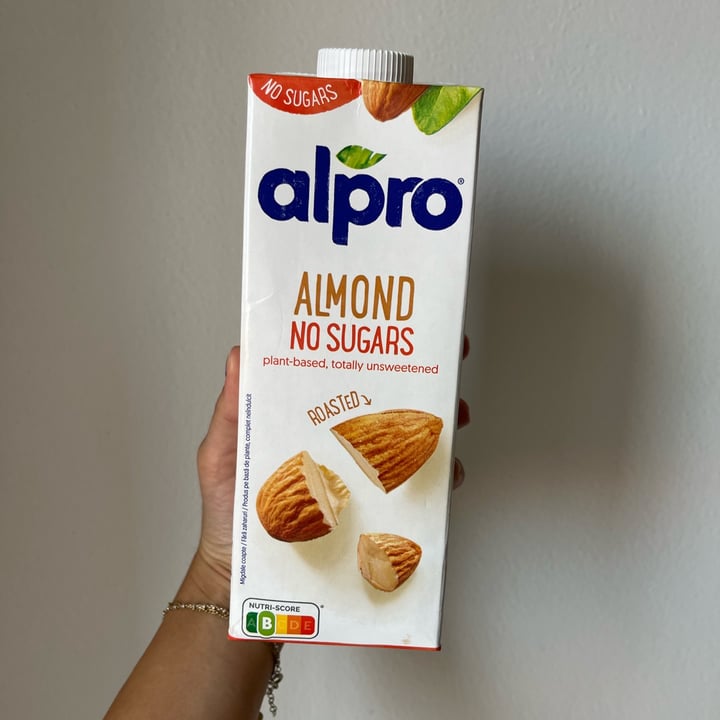 photo of Alpro Almond no sugars shared by @giuliettaveg on  30 Jul 2022 - review