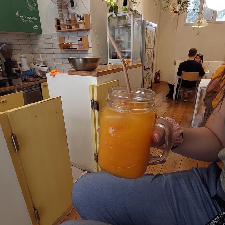 photo of Peas Vegan & Raw Food orange juice shared by @wandavetveg on  16 Sep 2022 - review