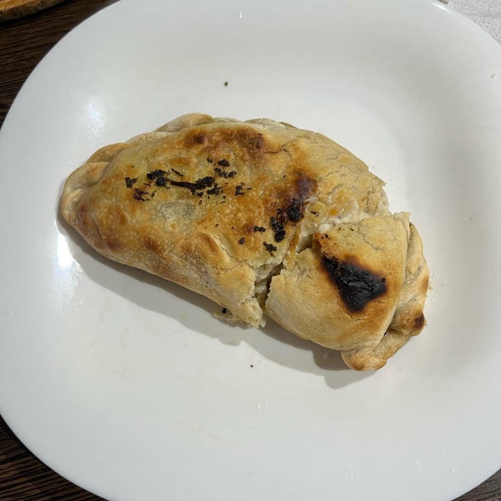 photo of Pizzeria El Golpe Calzone De Jamón Y Quesofu shared by @emanuelo on  09 Mar 2022 - review