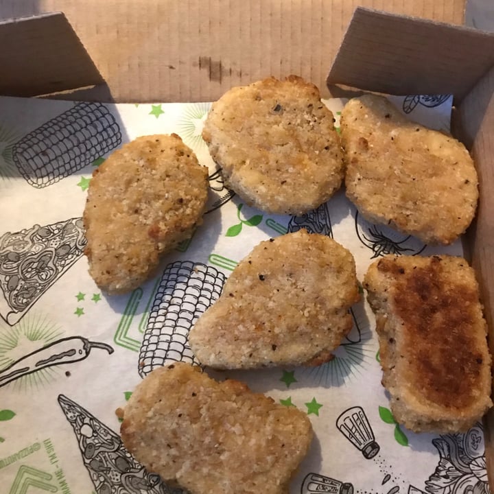 photo of Pizza Hut Delivery Southern Fried Nuggets shared by @pmce on  16 Sep 2020 - review
