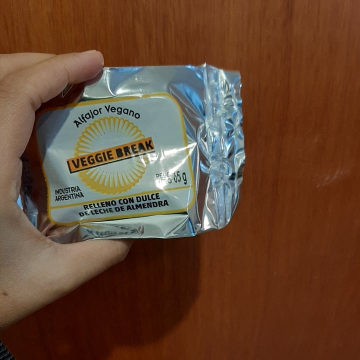 photo of Veggie Break Alfajor Vegano Relleno con Dulce de Leche de Almendra shared by @bren27 on  24 Jun 2021 - review