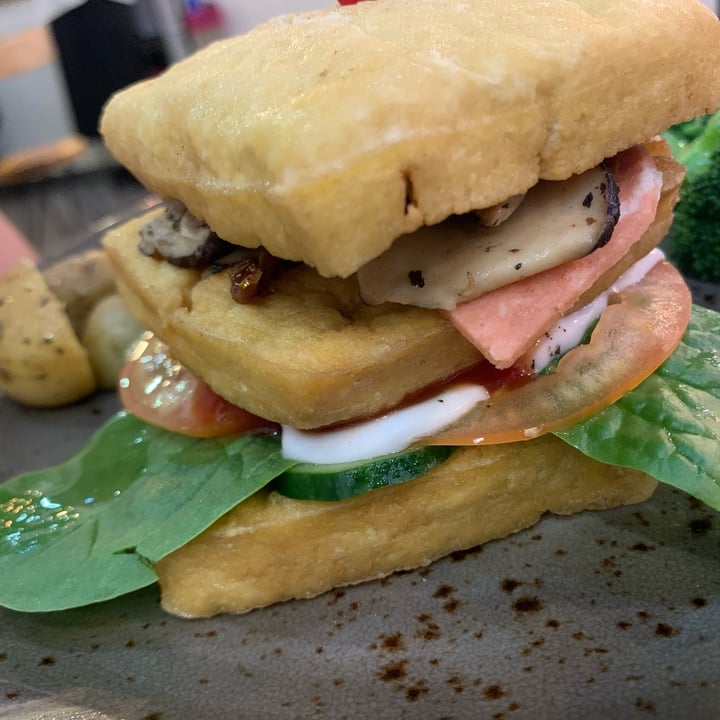 photo of WellSmoocht Tofully Yours Tofu Burger shared by @yummyboi on  16 Jan 2022 - review