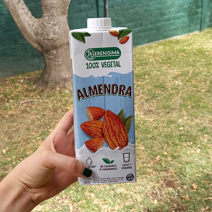 review photo of La SerenĂsima Leche de Almendras Vegetal shared by @caroyebra on 17 Feb 2021 - review