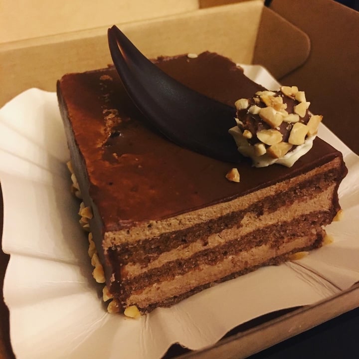 photo of Swing Kitchen - Schottenfeldgasse Hazelnut and chocolate cake shared by @martinagori97 on  06 Mar 2020 - review