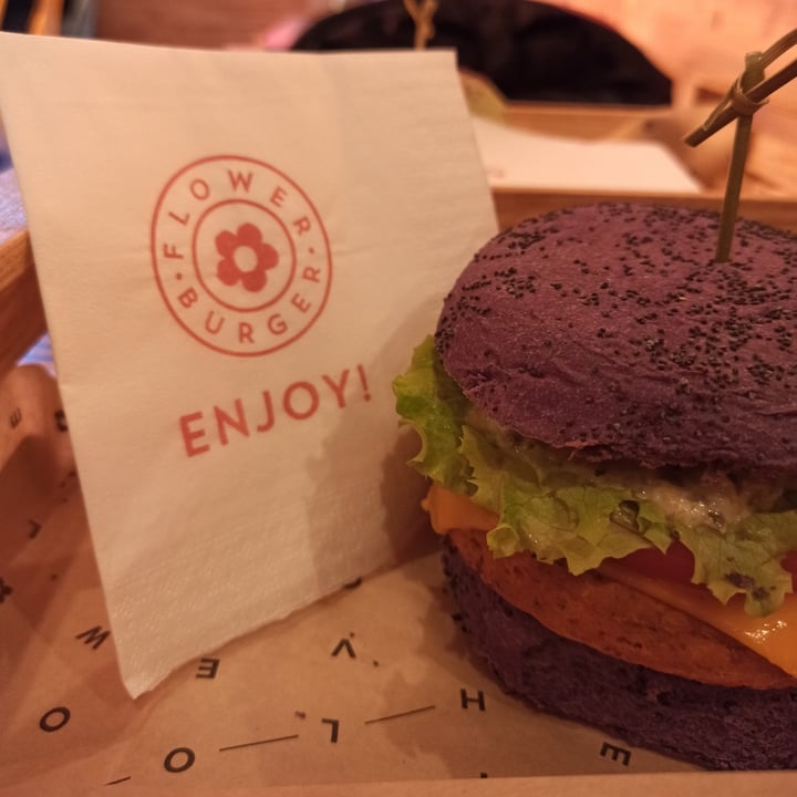 photo of Flower Burger Cheesy Cecio shared by @annalisaballerini on  26 Feb 2022 - review
