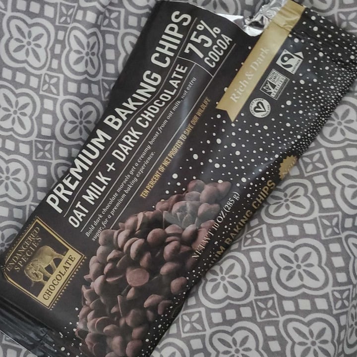 Endangered Species Chocolate Premium Baking Chips Oat Milk & Dark Chocolate Review abillion