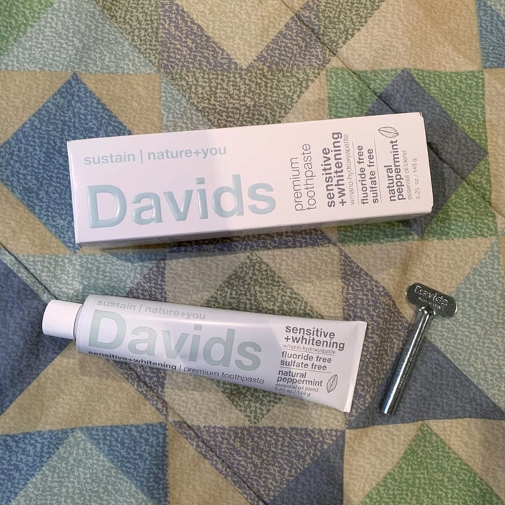 photo of David's Premium Toothpaste Sensitive + Whitening shared by @lolahippie on  02 Oct 2022 - review