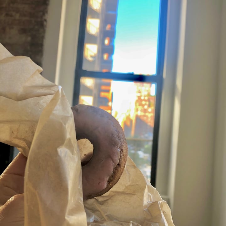 review photo of Juice Generation Vegan Strawberry 🍩 shared by @camilaml on 16 Jun 2021 - review