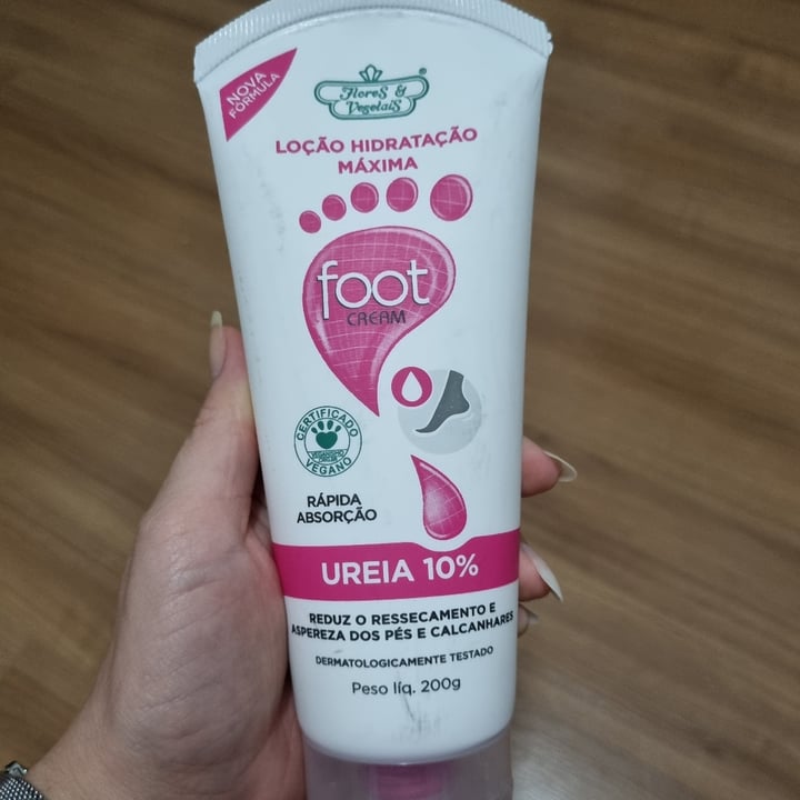 photo of Flores & Vegetais foot cream shared by @mubittencourt on  20 Oct 2022 - review