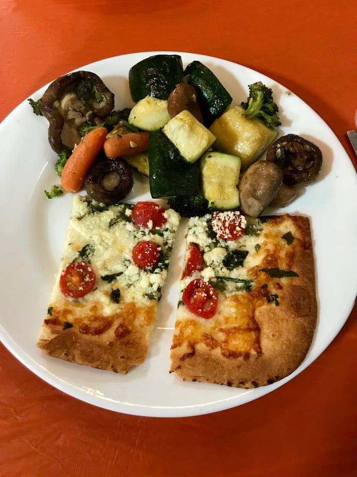 photo of Whitman College Flatbread Pizza and Cooked Vegetables shared by @deesquared on  17 Oct 2018 - review