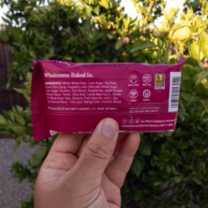 photo of Nature's Bakery Fig Bar Raspberry shared by @simplidished on  08 Jun 2020 - review