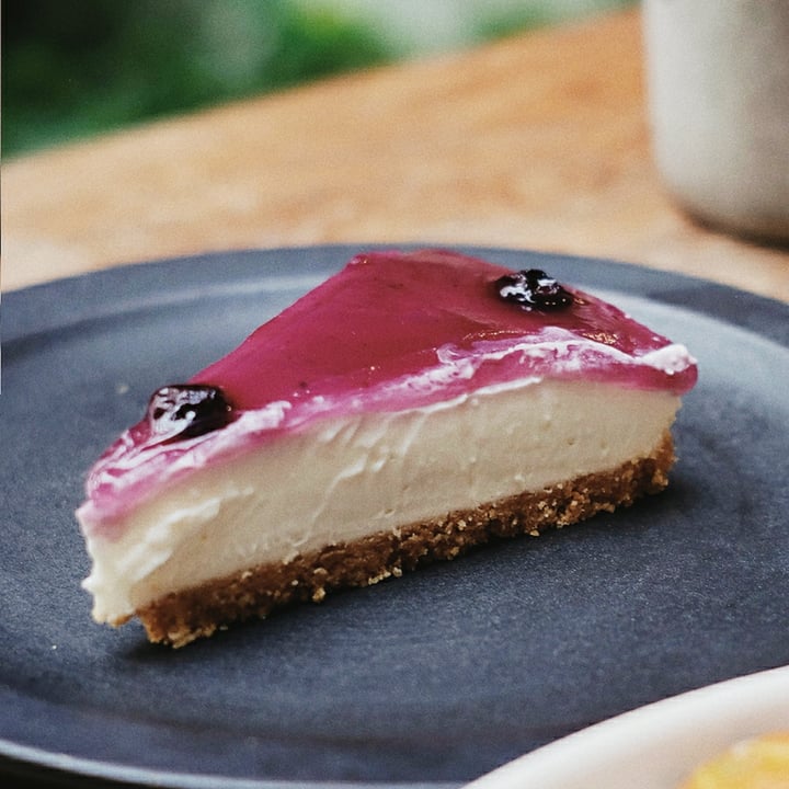 photo of Manggis in Canggu Blueberry cheesecake shared by @humanimal on  23 Dec 2020 - review