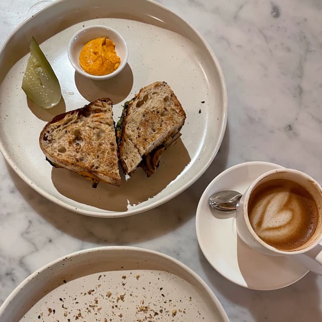 菜肴“Grilled Mushrooms Toastie”的照片
