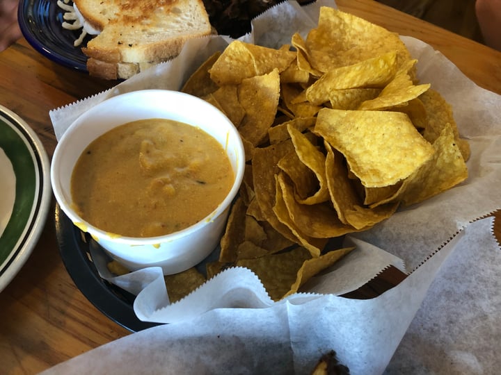 photo of Rosetta's Kitchen Queso basket shared by @ateretgoldman on  07 Jun 2018 - review