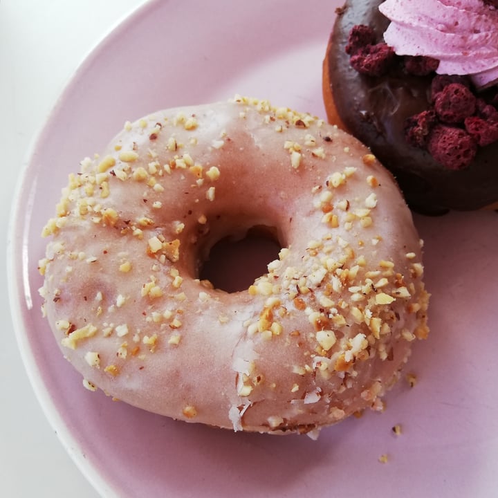 photo of Brammibal's Donuts Salted Caramel Hazelnut shared by @lieselotte on  18 Jul 2020 - review