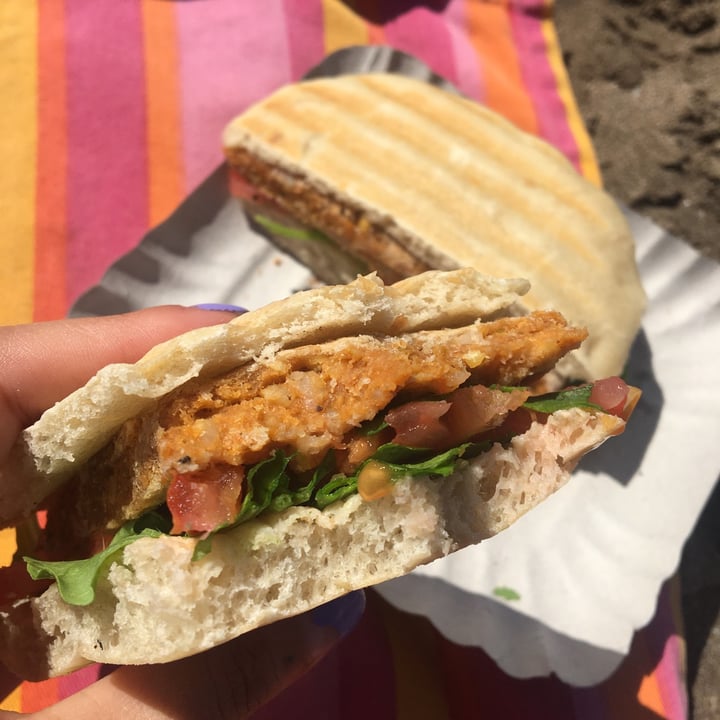 review photo of Pelicanito Oeste Hamburguesa de garbanzos shared by @cucumelo on 22 Apr 2021 - review
