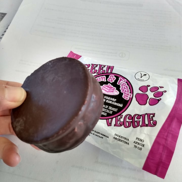 review photo of Green & Veggie Alfajor relleno de crema de tiramisú con cobertura de chocolate semiamargo shared by @merysch on 03 Jul 2021 - review
