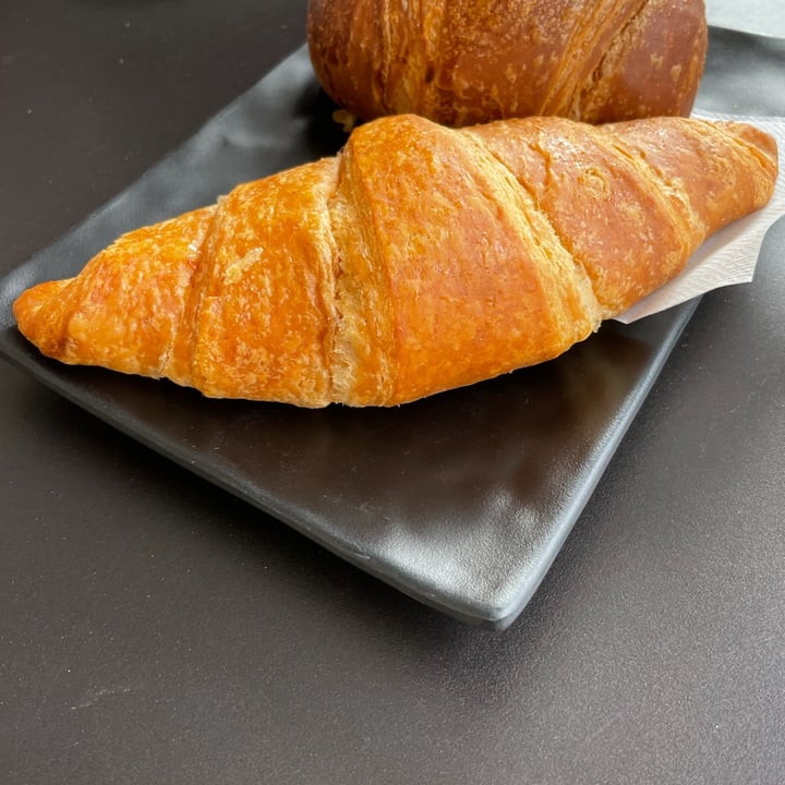 review photo of Pasticceria Perlini 1912 Croissant vuoto shared by @anna1700 on 21 Apr 2022 - review