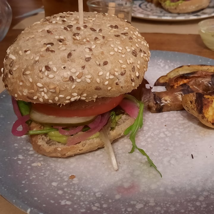 photo of La Rambla Vegan burger, hamburguesa vegana shared by @omilla on  10 Apr 2022 - review