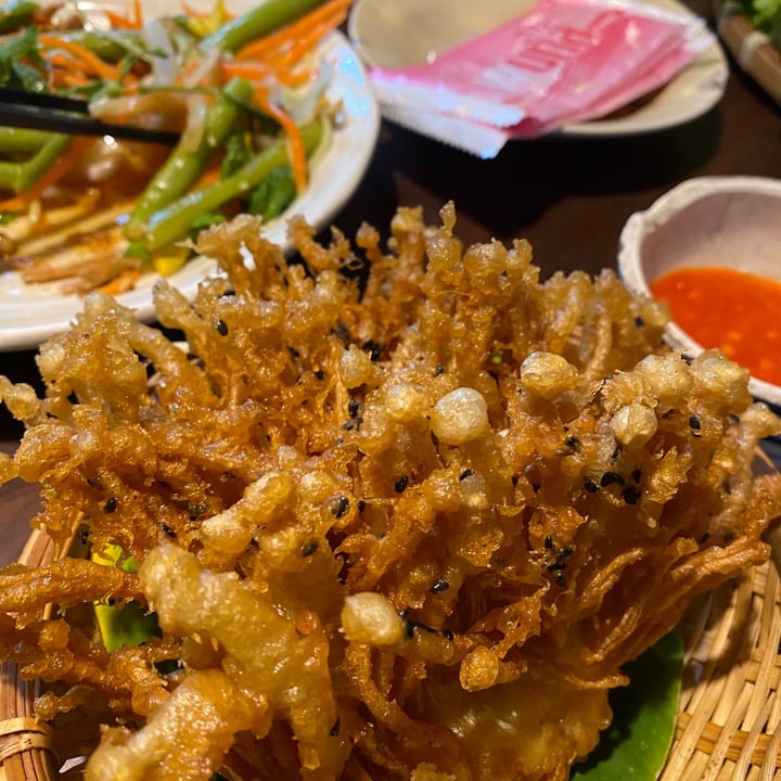 photo of Metta Vegetarian Fried mushrooms with sesame seeds shared by @tiny-traveller on  24 Nov 2020 - review