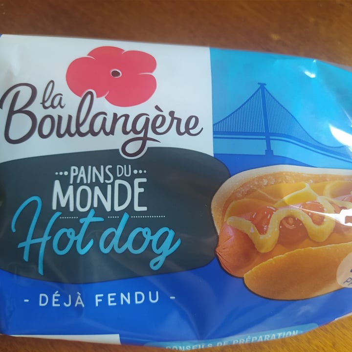 review photo of La Boulangère Pains du monde : hot dog déjà fendu shared by @pollyb on 04 Jul 2022 - review