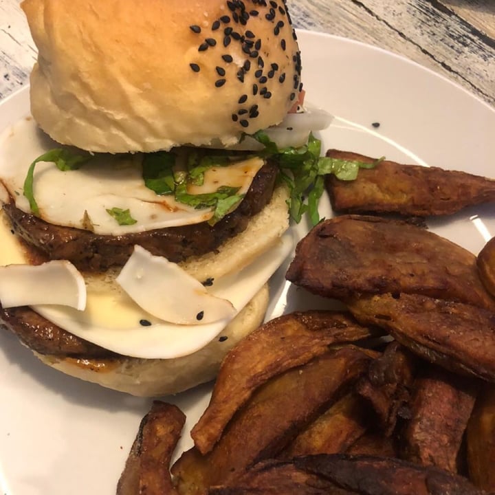 photo of Hudsons The Burger Joint (Claremont) The Infinity burger shared by @magdawrpa on  22 Nov 2020 - review