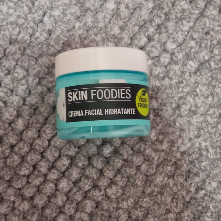 photo of Cien Skin Foodies Crema facial hidratante shared by @lectora23 on  25 Aug 2022 - review