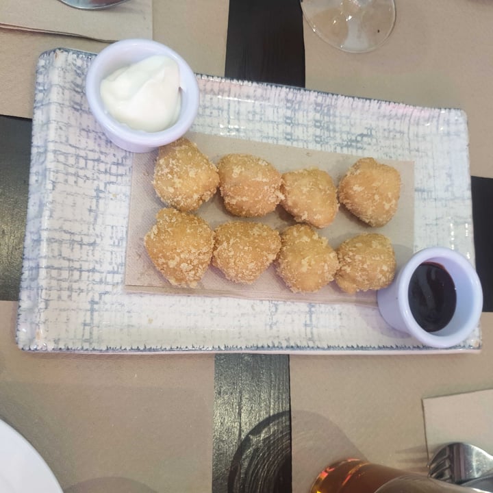 photo of Vegania Veggie Bar Carabanchel Croquetas de queso shared by @olgaaa on  27 Jun 2021 - review