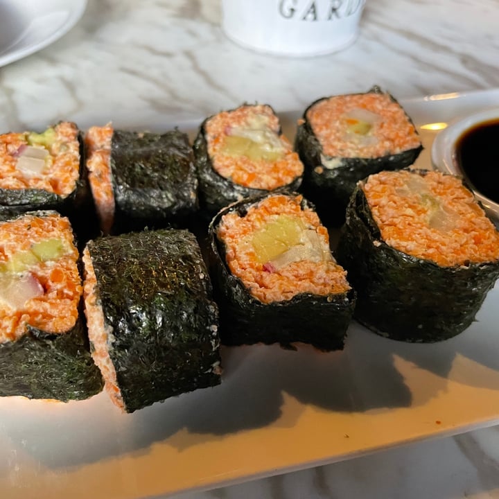 photo of Makeout Colombia Sushi de zanahoria shared by @afxvx on  13 Jul 2021 - review