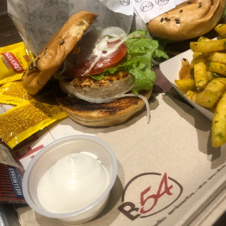 photo of Burger 54 Vegan Chicken Sandwich shared by @anavegar on  06 Oct 2021 - review