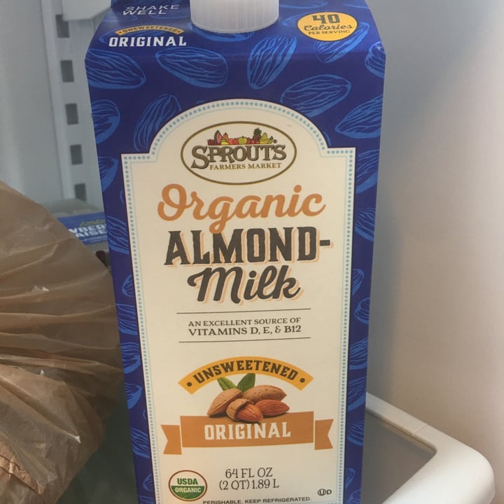 photo of Sprouts Farmers Market Almond milk unsweetened original shared by @thedarktower on  13 May 2022 - review