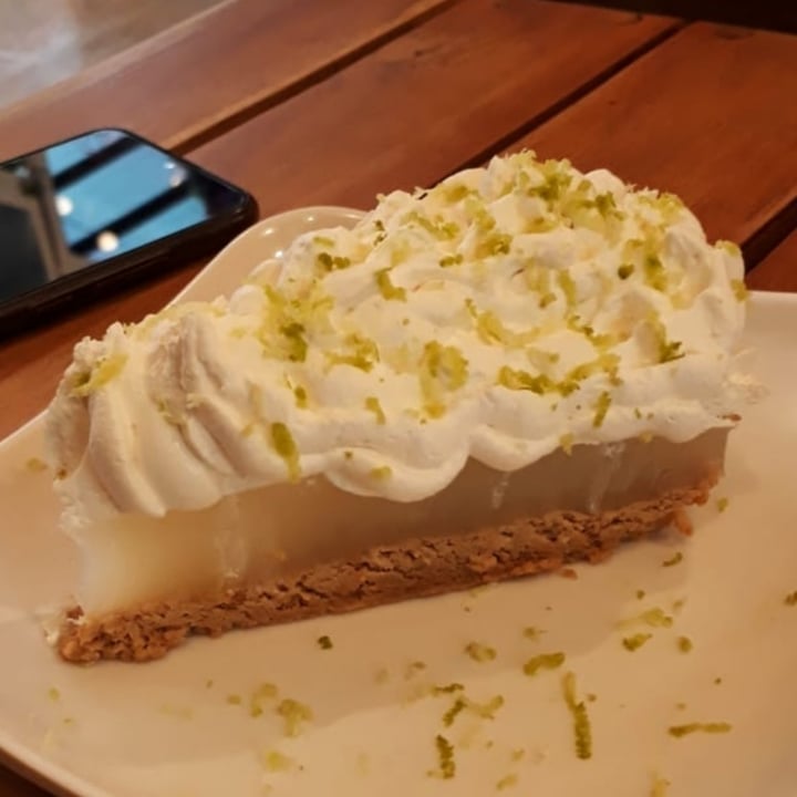 photo of Frambuesa Pastelería Vegan Pie de limon shared by @caroveggiefit on  17 May 2020 - review