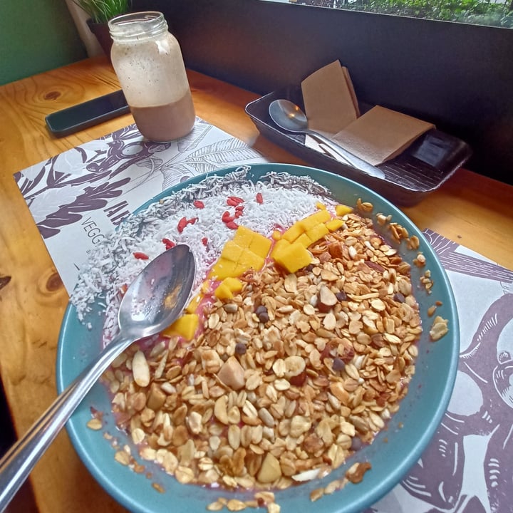 review photo of Veggie Beans and Shakes Shake Berry Bowl shared by @gissellearthling on 20 Sep 2022 - review