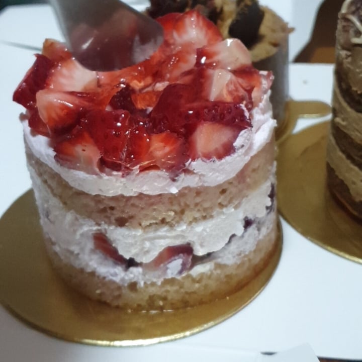 photo of Greendot PAYA LEBAR SQUARE Fresh Strawberry Shortcake shared by @yiersansiwu on  03 Oct 2021 - review
