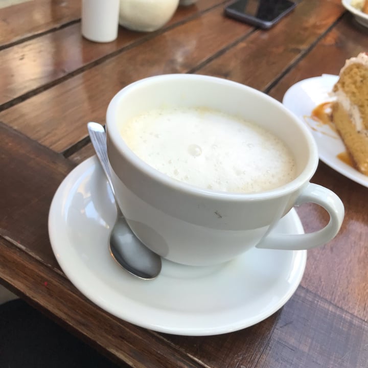 photo of Raymundo Café Vegan Cafe Latte shared by @elianasoria on  09 Dec 2021 - review