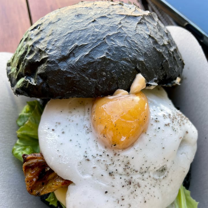 photo of Vegan Goods Market Vegan Streetfood Deli - Oh My Cluck Burger Meal shared by @mariajamison on  07 Apr 2022 - review