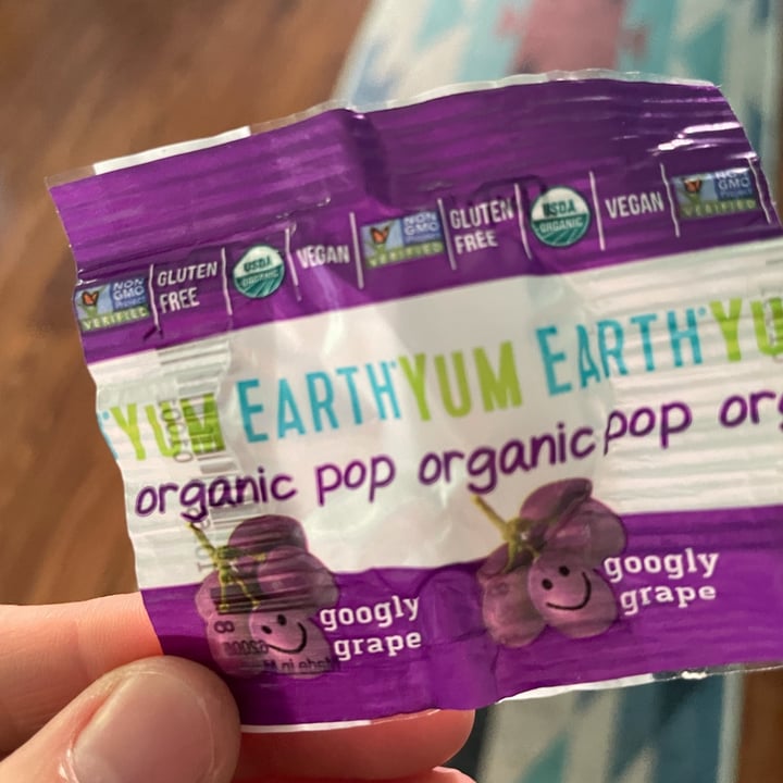 photo of YumEarth Organic Pop - Googly Grape shared by @clarendiee on  30 May 2022 - review